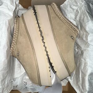 Ugg Tazz slipper mustard seed womens size 6 worn one indoors